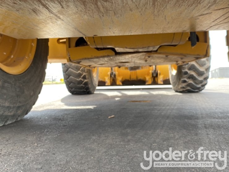 2018-deere-624k-image-26