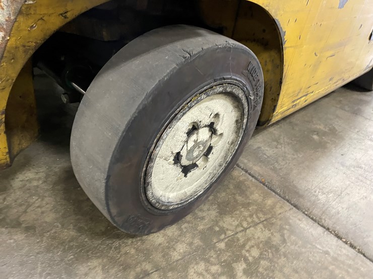 #8010-•-yale-lp-powered-forklift-image-14