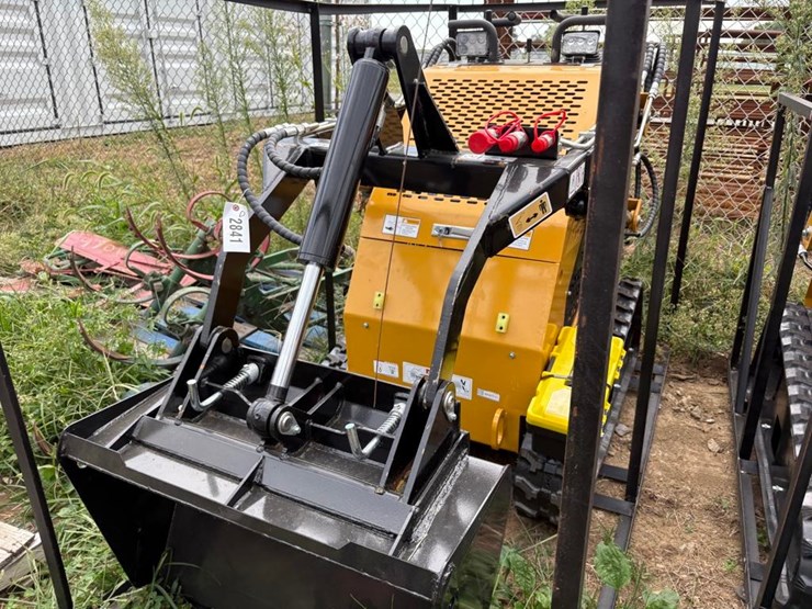 agt-mx-mrt14-compact-track-loader-image-2