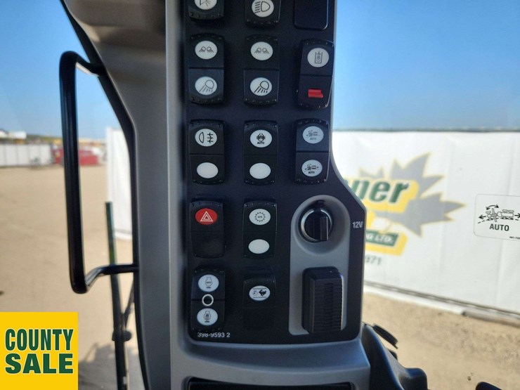 2020-caterpillar-150-awd-image-15