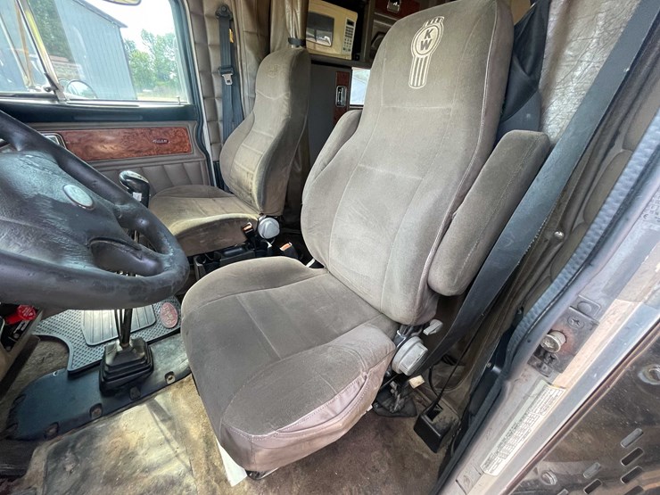 2004-peterbilt-379-image-53