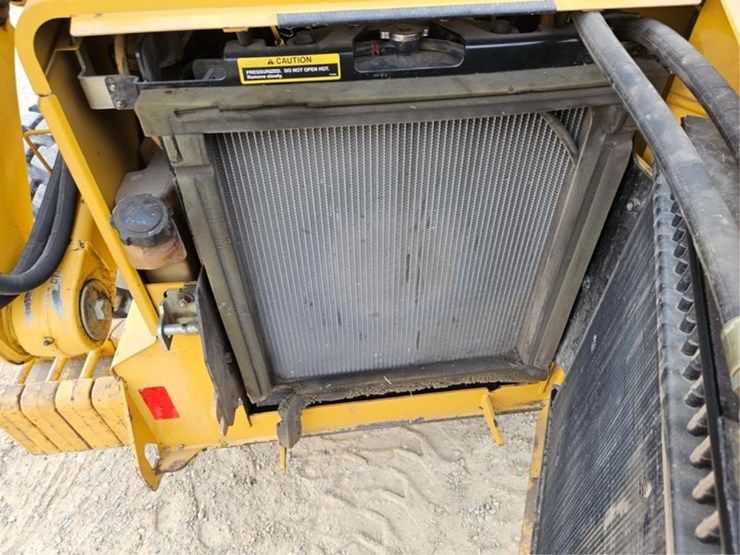 john-deere-325-image-5