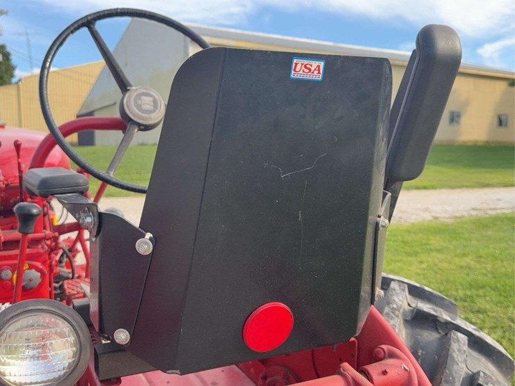 farmall-140-with-belly-mower-image-36