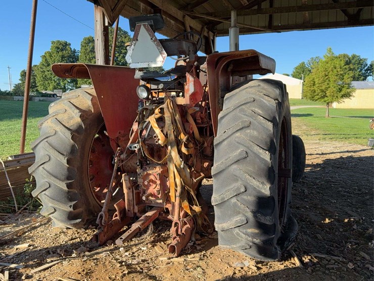 farmall-806-image-5