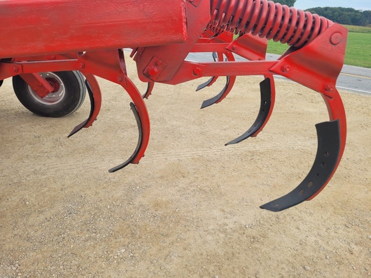 kuhn-krause-chisel-plow-image-7