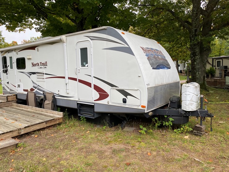 #3300-•-2012-north-trail-caliber-26lrss-camper-(has-mi-title)-(three-lakes,-wi)-image-5