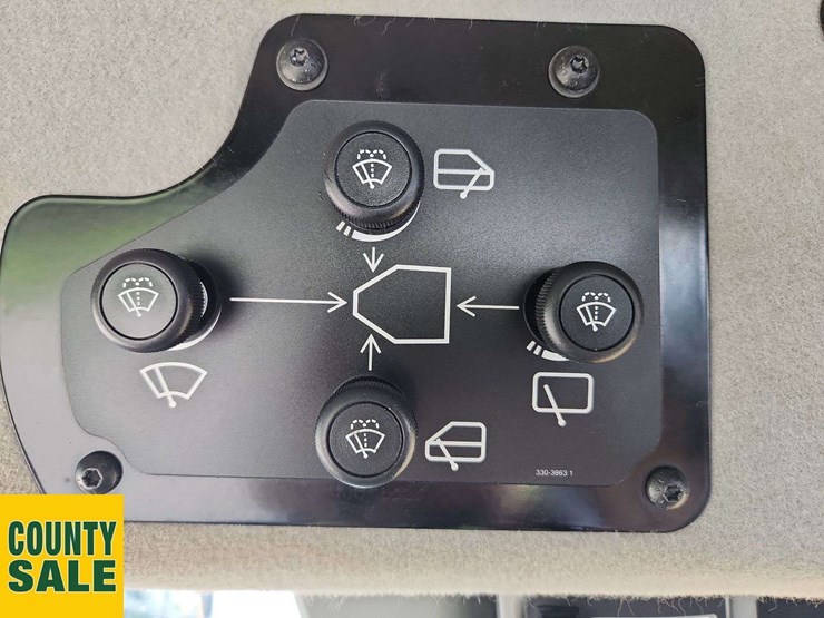2020-caterpillar-150-awd-image-13