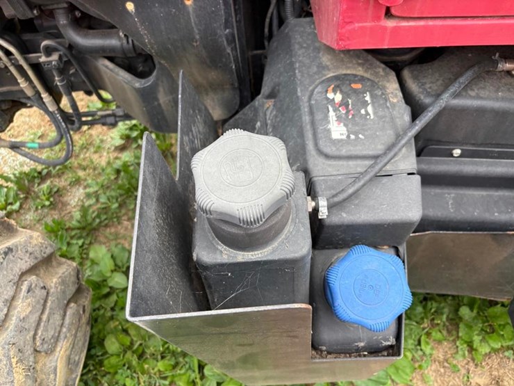 case-international-farmall-120c-4x4-tractor-image-16
