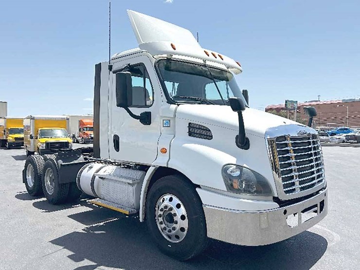 2017-freightliner-cascadia-113-image-1
