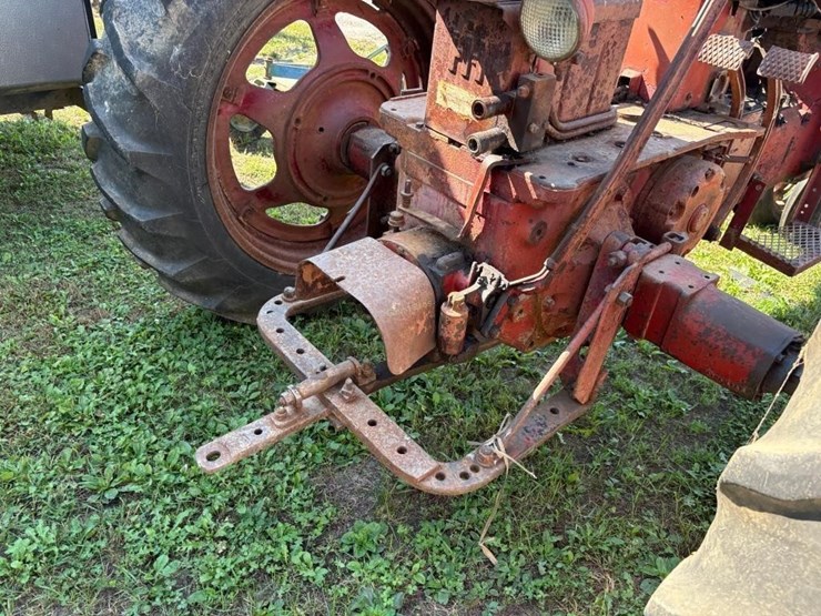 farmall-400-diesel-tractor-for-parts-image-6