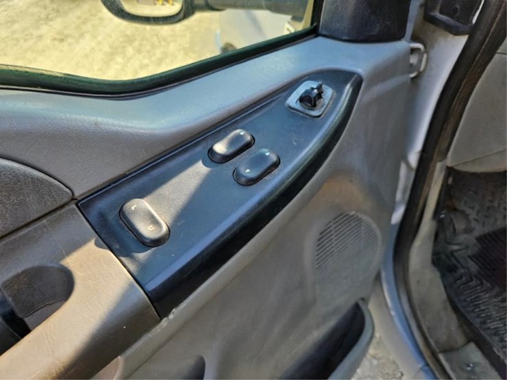2001-ford-350-image-37
