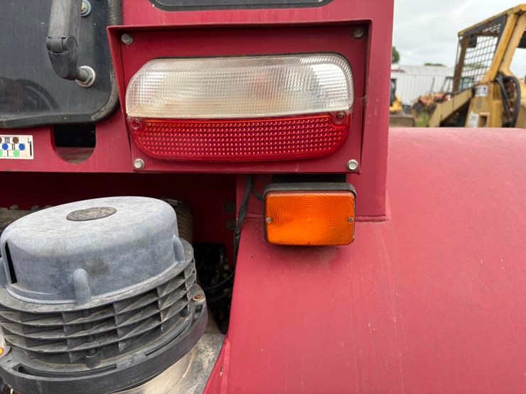 case-international-farmall-120c-4x4-tractor-image-13