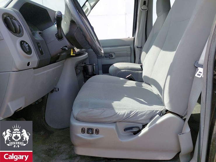 2014-ford-e-series-e-150-super-duty-4x2-3dr-passenger-van-image-10