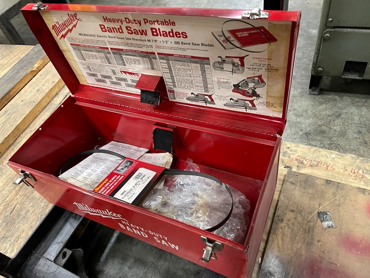 #8058-•-milwaukee-metal-cutting-band-saw-on-cart-image-5