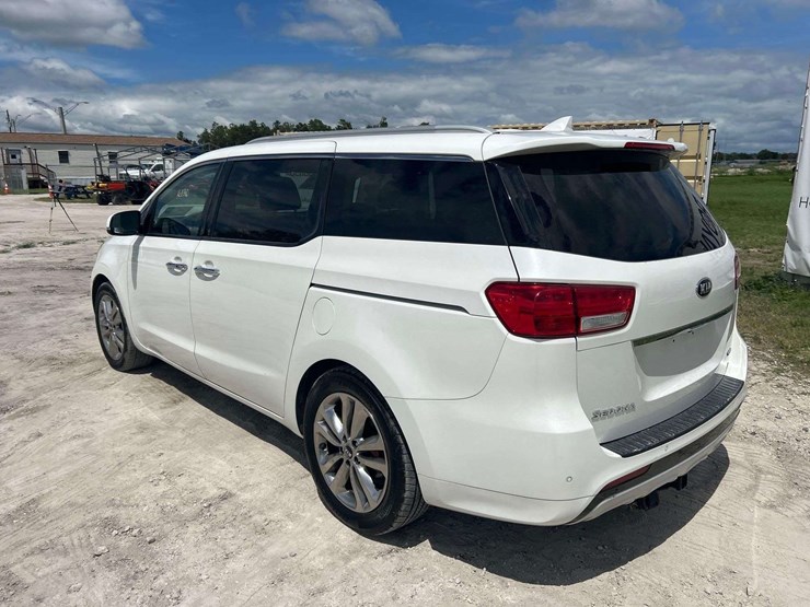 2015-kia-sedona-image-4