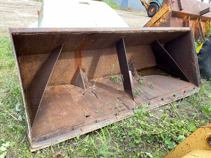 #1142-•-front-loader-bucket-attachment-image-3