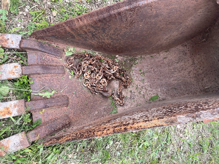 #1134-•-4-tooth-backhoe-bucket-image-11