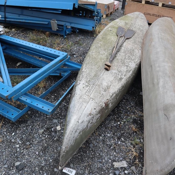 Canoe w/ Square Stern