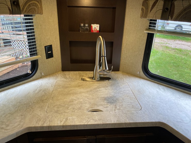 #3304-•-2016-cherokee-limited-274vfk-camper-(has-wi-title)-(three-lakes,-wi)-image-55