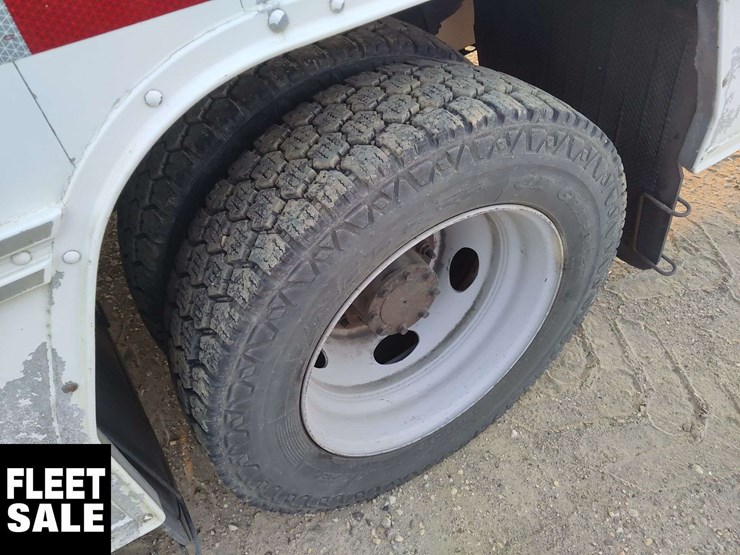 2013-ford-f550-image-27