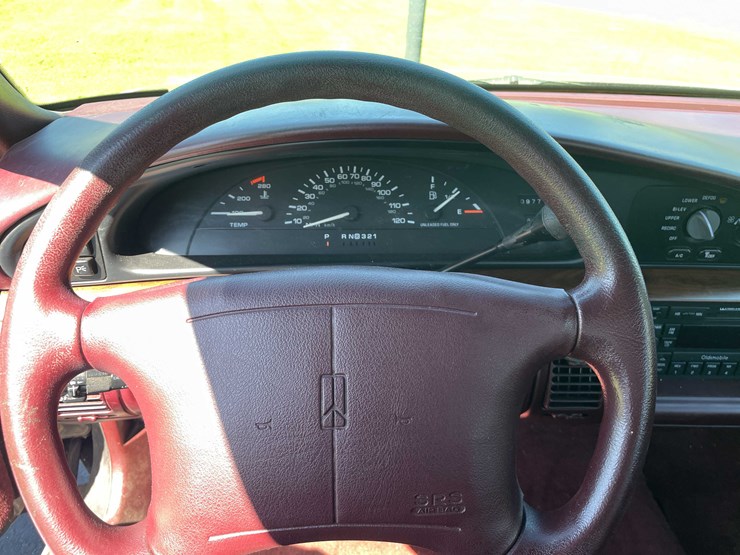 #3290-•-1994-oldsmobile-eighty-eight-(has-wi-title)-(kingston,-wi)-image-37