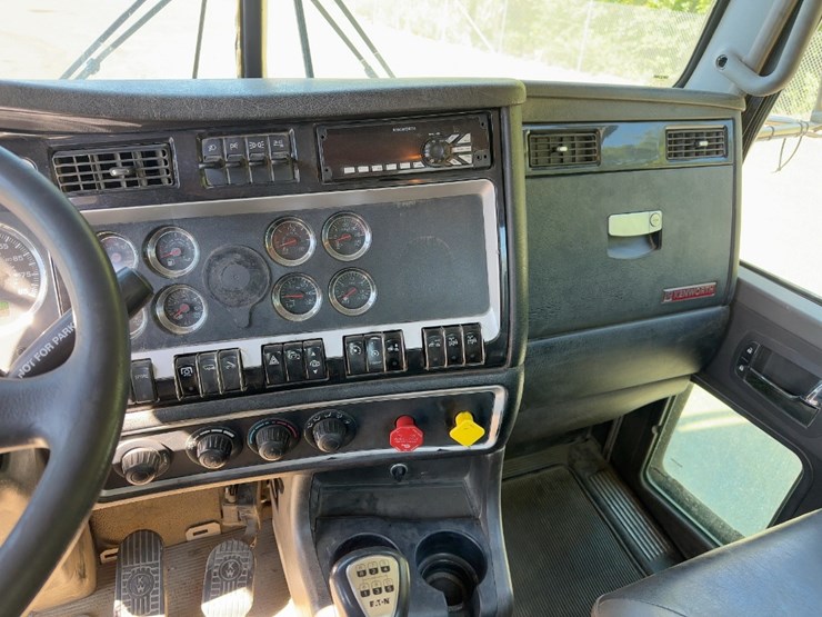 2015-kenworth-t800-image-27