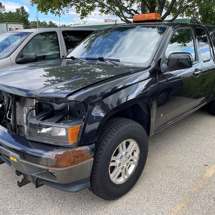 #8007 • 2009 Chevy Colorado LT Truck (With WI Title)