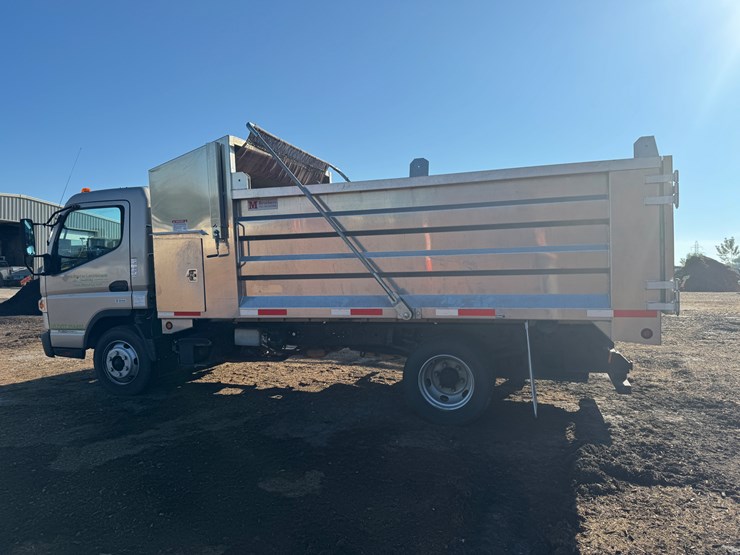 #3240-•-2020-mitsubishi-fuso-canter-truck-(has-wi-title)-(waukesha,-wi)-image-11