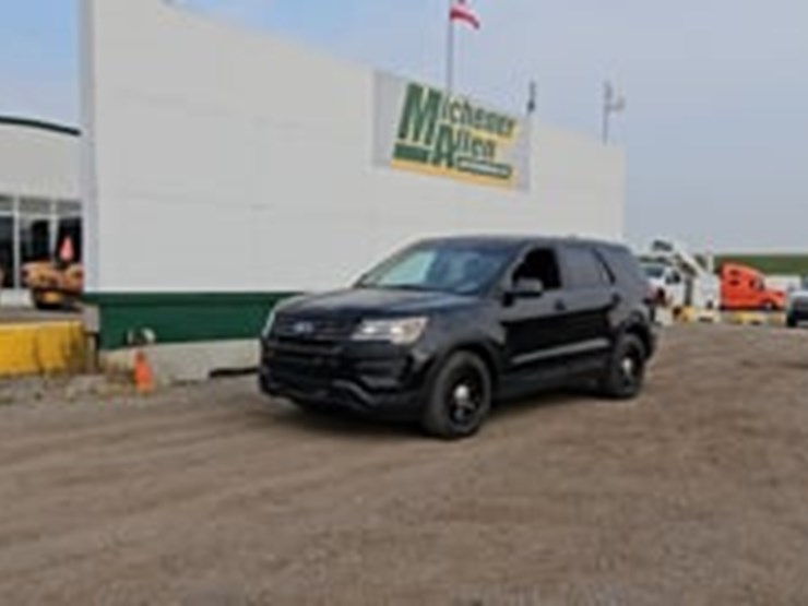 2017-ford-explorer-image-26