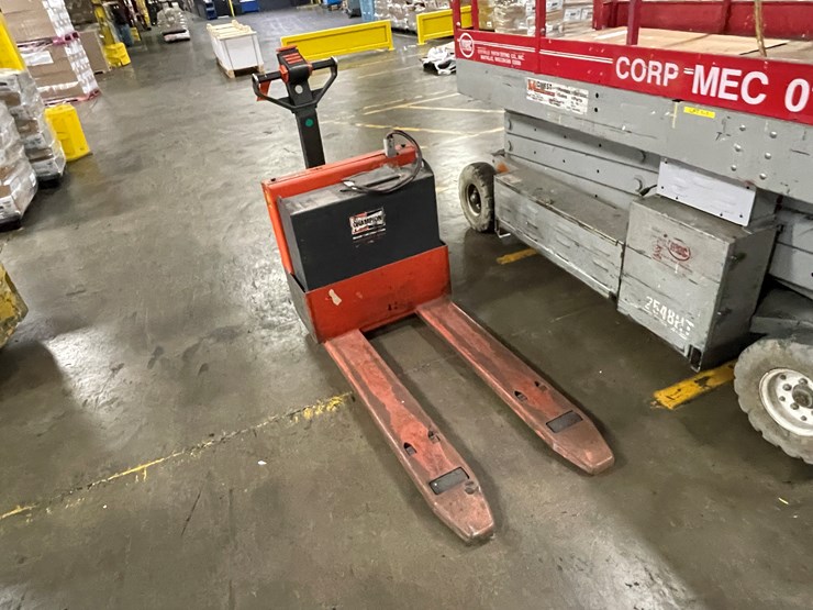 #7160-•-toyota-electric-pallet-jack-image-3