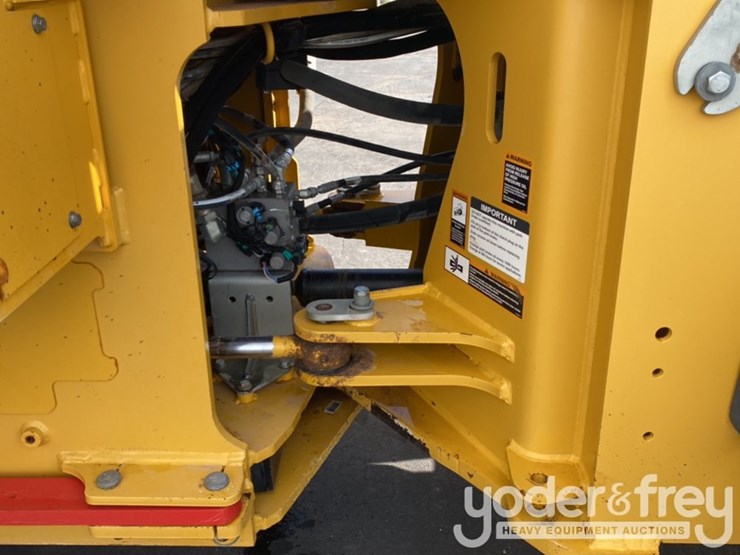 2018-deere-624k-image-14