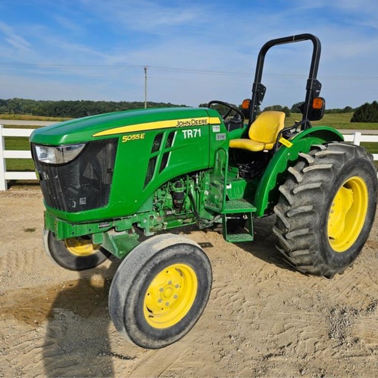 JOHN DEERE 5055E
