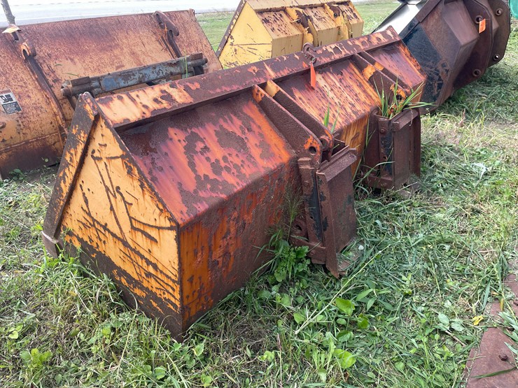 #1146-•-front-loader-bucket-attachment-image-8