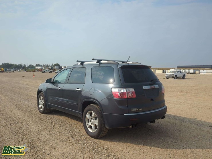 2011-gmc-acadia-image-3