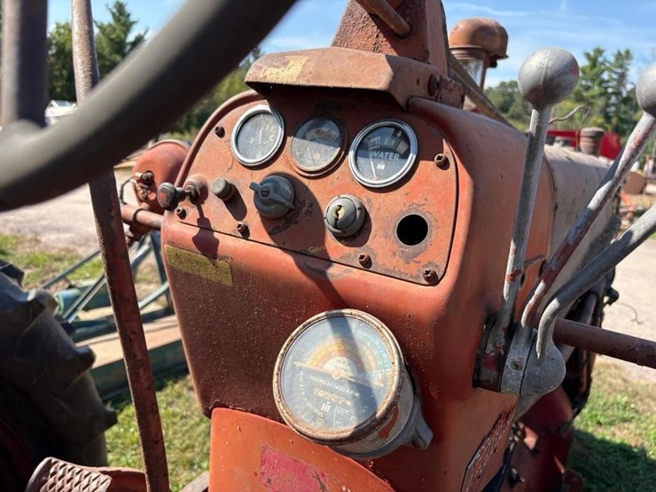 farmall-400-diesel-tractor-for-parts-image-8