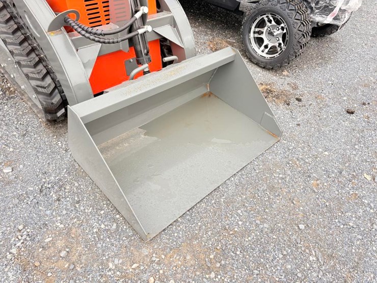 hrc700-mini-skid-steer-image-10
