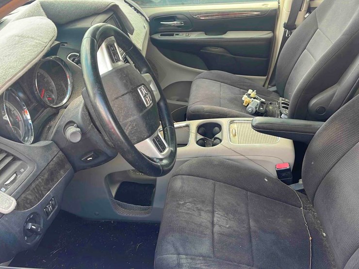 2011-dodge-caravan-image-5