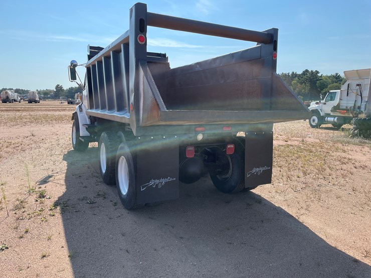 2005-sterling-lt9500-image-18