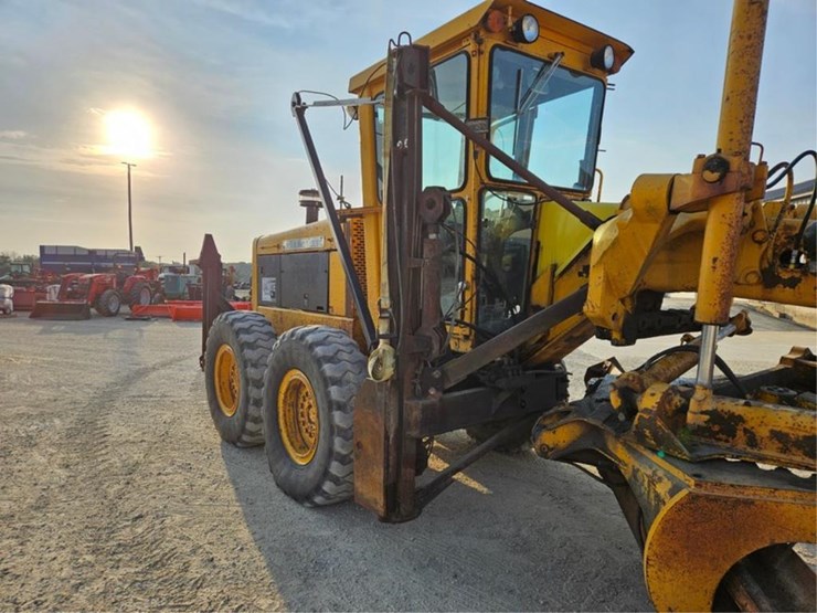 2012-deere-770a-image-24