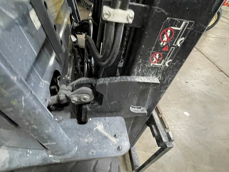 #8019-•-toyota-lp-powered-forklift-image-14