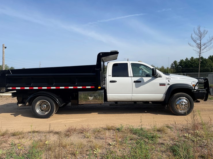 2010-dodge-ram-5500-image-4
