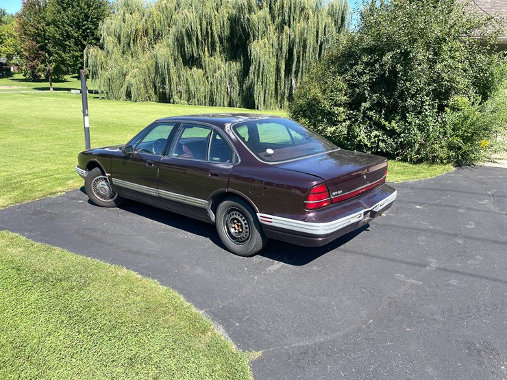 #3290-•-1994-oldsmobile-eighty-eight-(has-wi-title)-(kingston,-wi)-image-5
