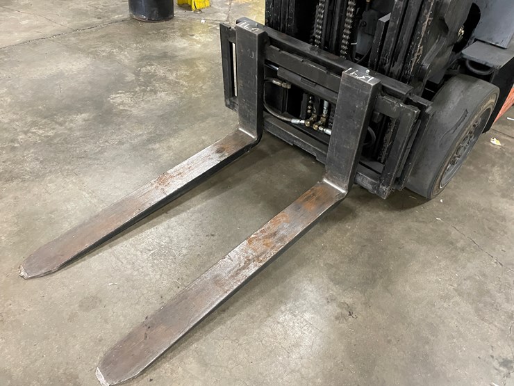 #8016-•-toyota-lp-powered-forklift-image-7