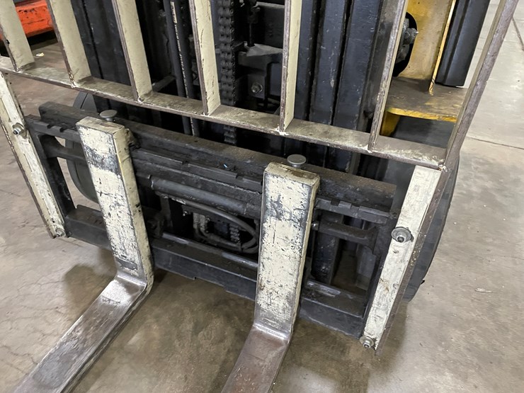 #8010-•-yale-lp-powered-forklift-image-8