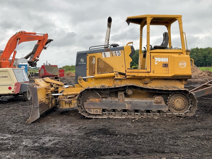 2002-deere-700h-image-4