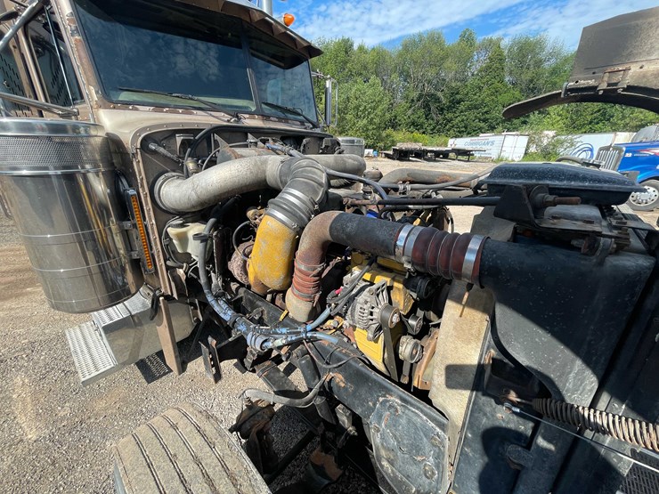 2004-peterbilt-379-image-87