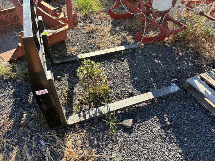 kivel-mini-pallet-fork-attachment-image-4