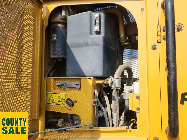 2015-caterpillar-160m-awd-image-28