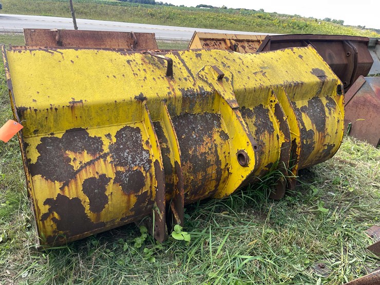 #1147-•-front-loader-bucket-attachment-image-7