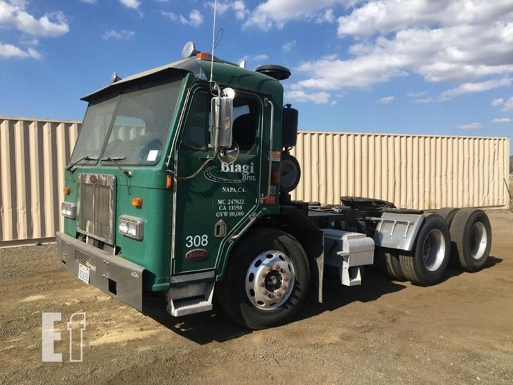 2006-peterbilt-320-image-1